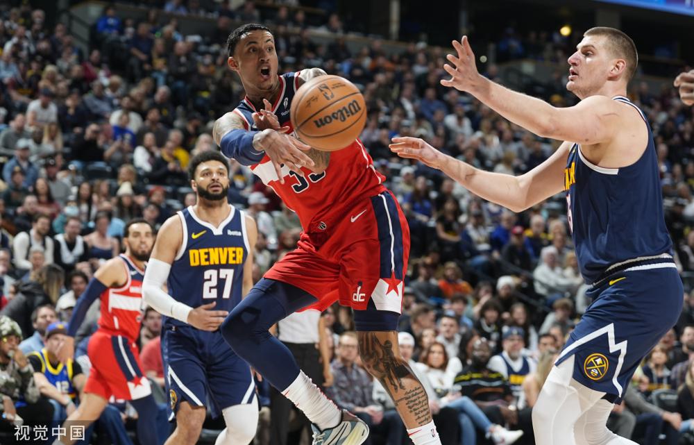 并与该球迷 并与该球迷